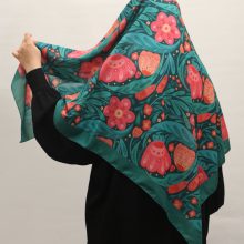 روسری نخی گل قرمزی