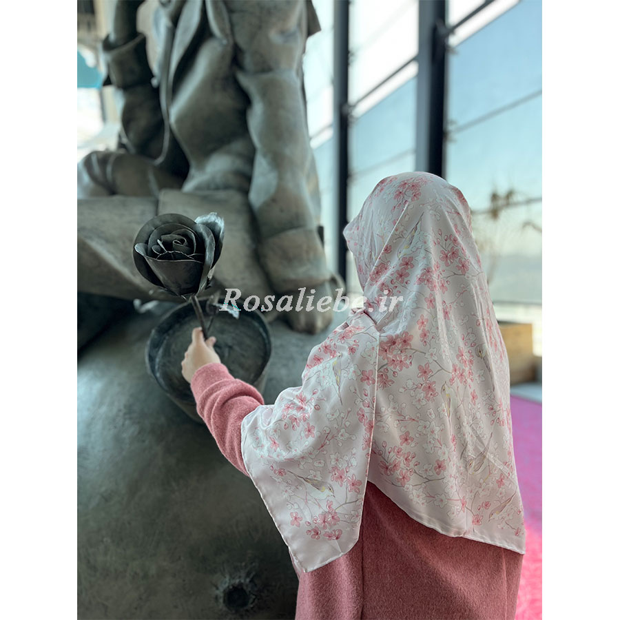 44889روسری ابریشم توییل تی تی گل (زمینه صورتی روشن)